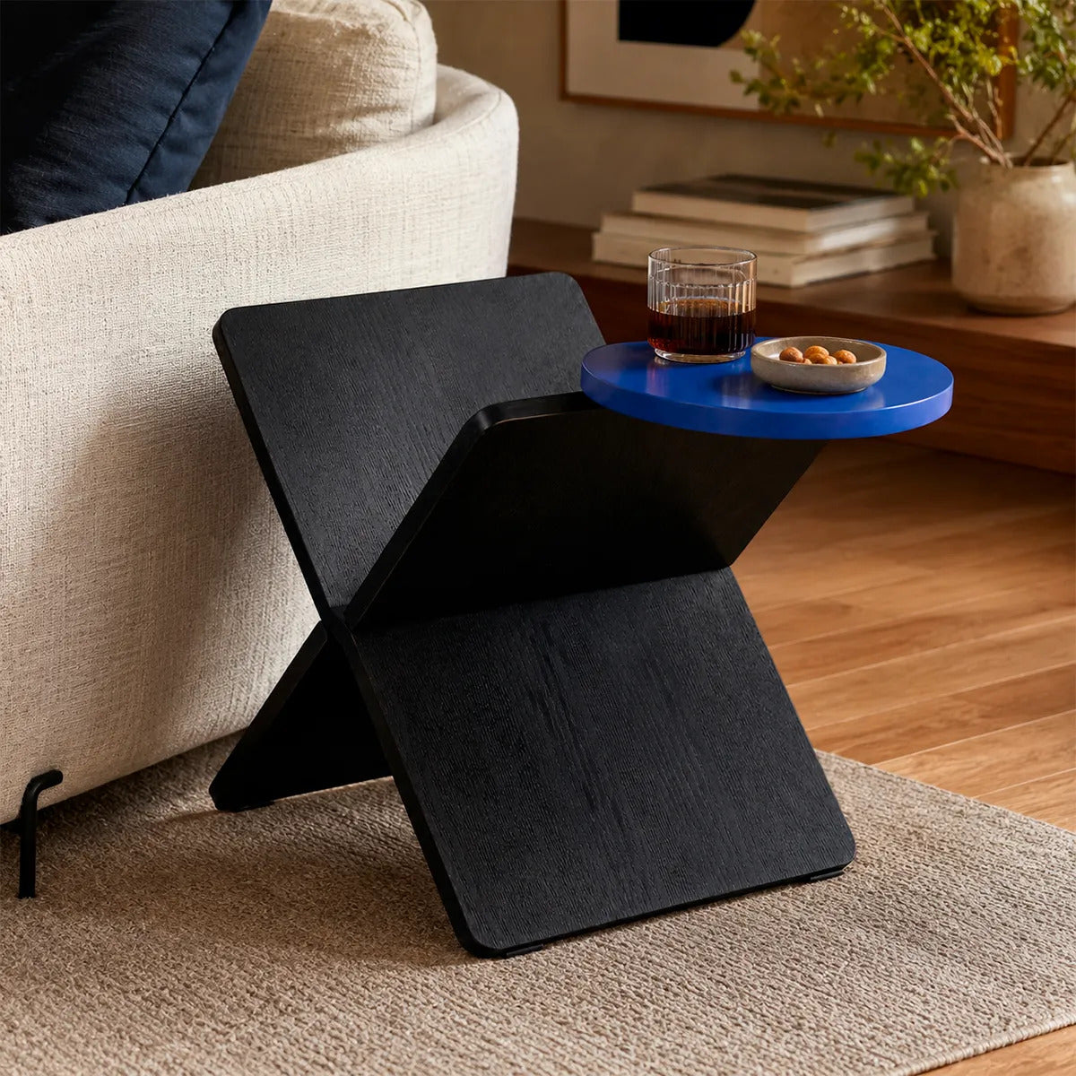 Mesa Auxiliar Negra Con Azul Diseño Moderno Geométrico